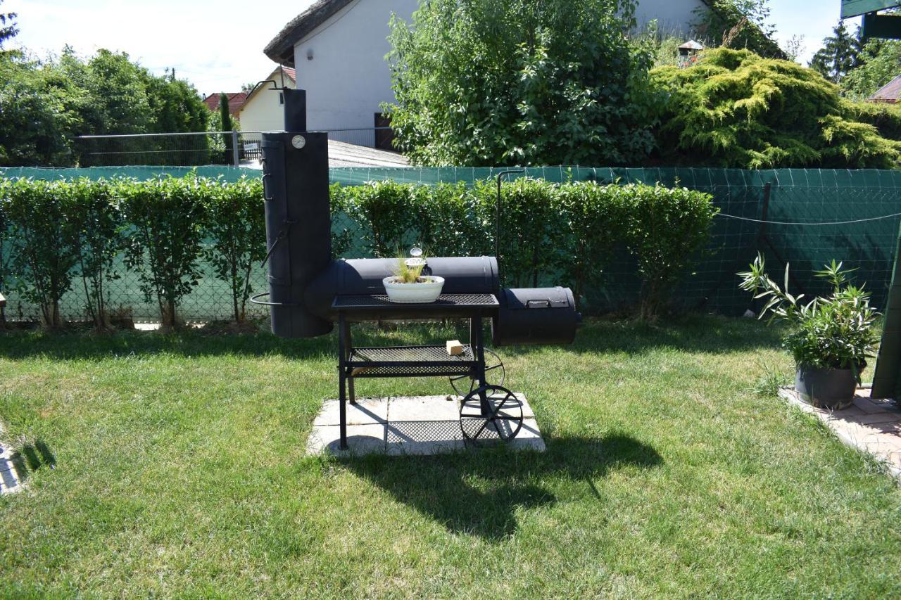 Lila Fuge Apartman Apartment Balatonfured Exterior photo