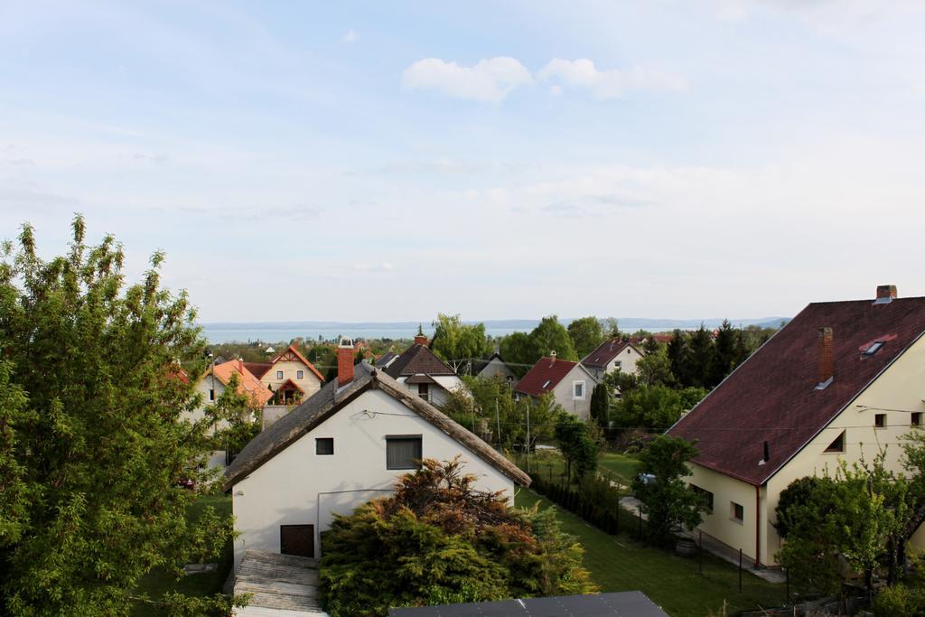 Lila Fuge Apartman Apartment Balatonfured Exterior photo